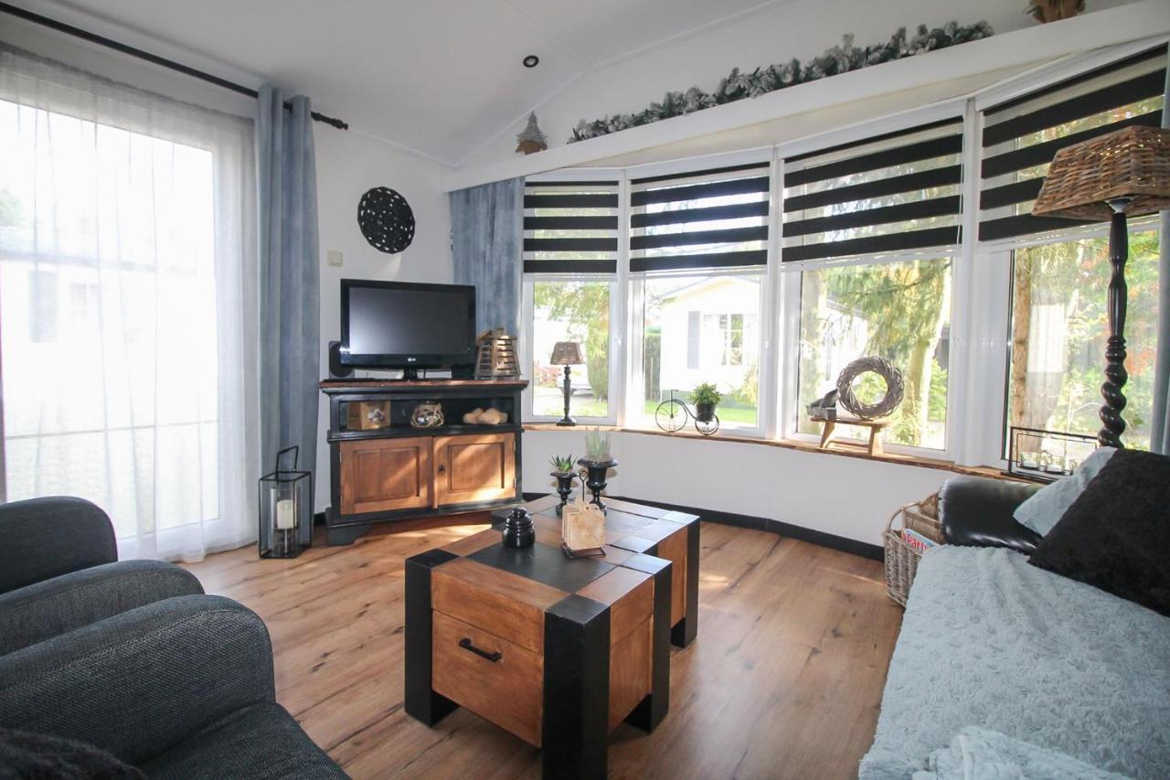 Sfeervol Chalet Op De Veluwe Putten Esterno foto
