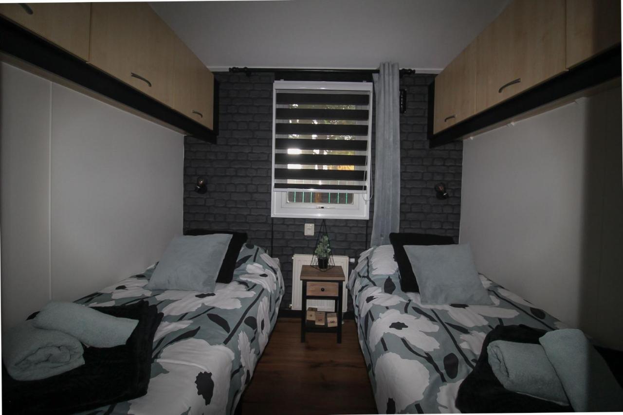 Sfeervol Chalet Op De Veluwe Putten Esterno foto